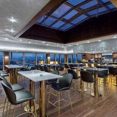 Doubletree By Hilton Skopje Hotel Luaran gambar The Club lounge at London Heathrow Airport