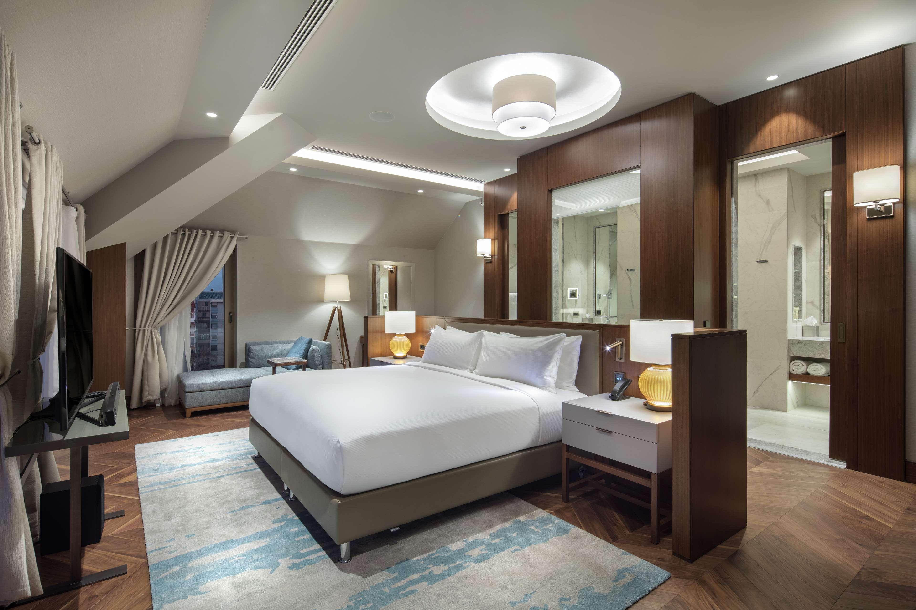 Doubletree By Hilton Skopje Hotel Luaran gambar Suite