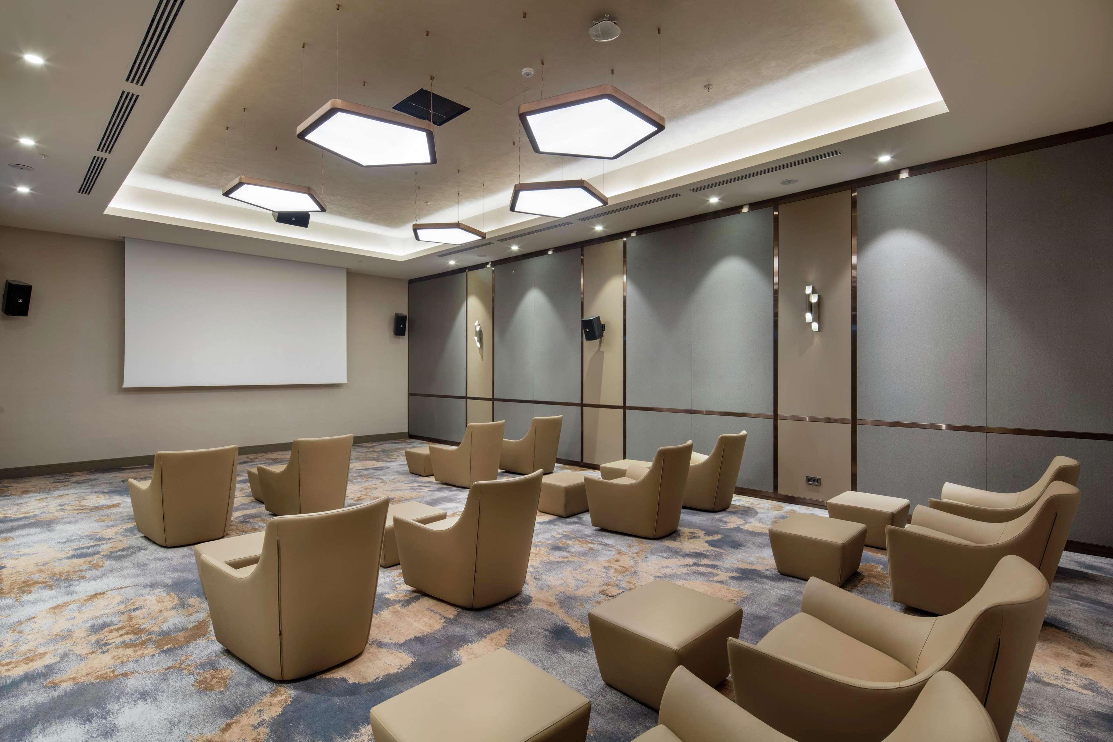 Doubletree By Hilton Skopje Hotel Luaran gambar The meeting room