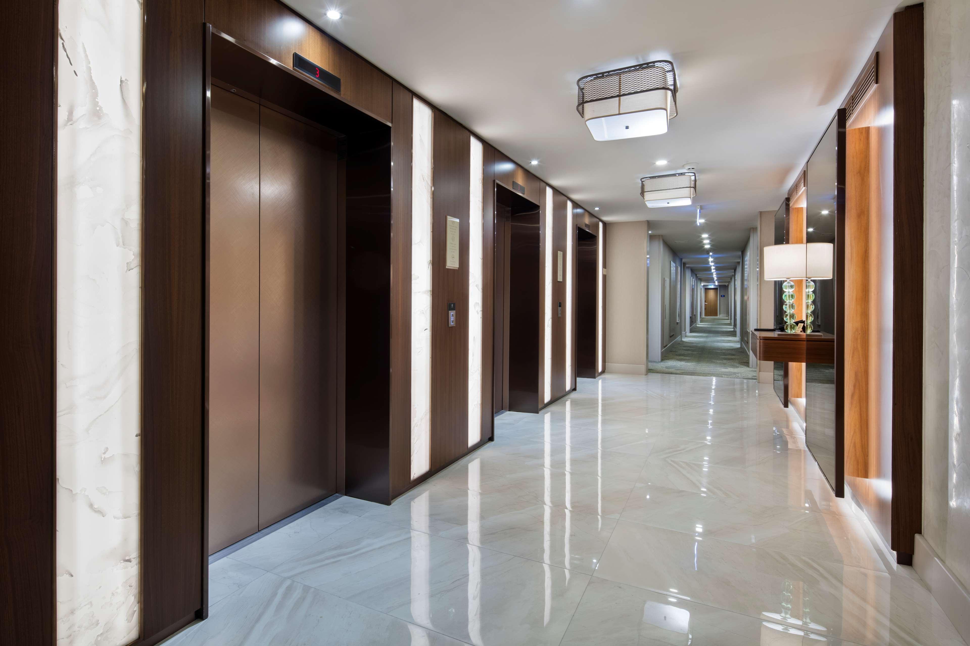 Doubletree By Hilton Skopje Hotel Luaran gambar Elevators at the Ritz-Carlton, Boston