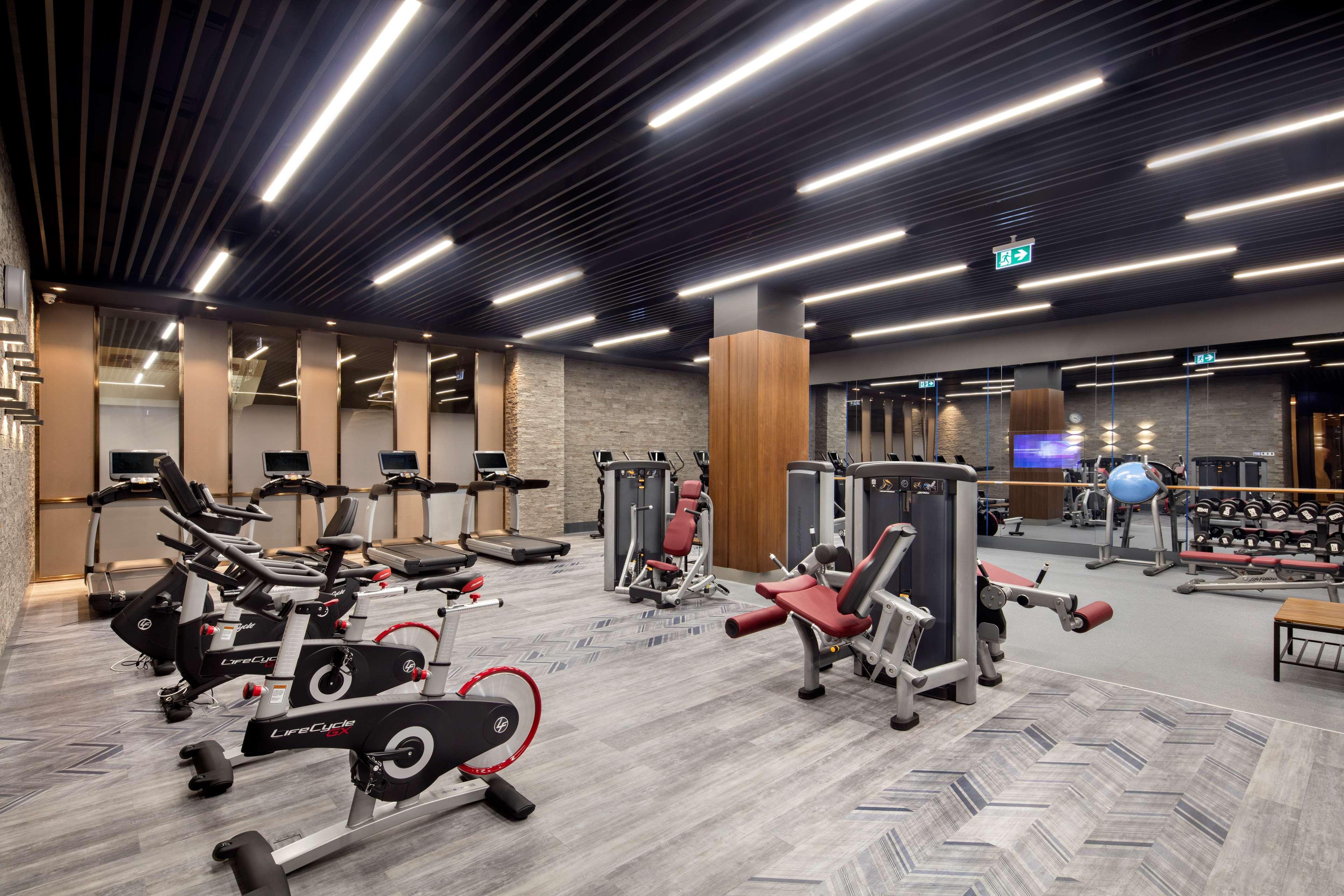 Doubletree By Hilton Skopje Hotel Luaran gambar The gym at the hotel