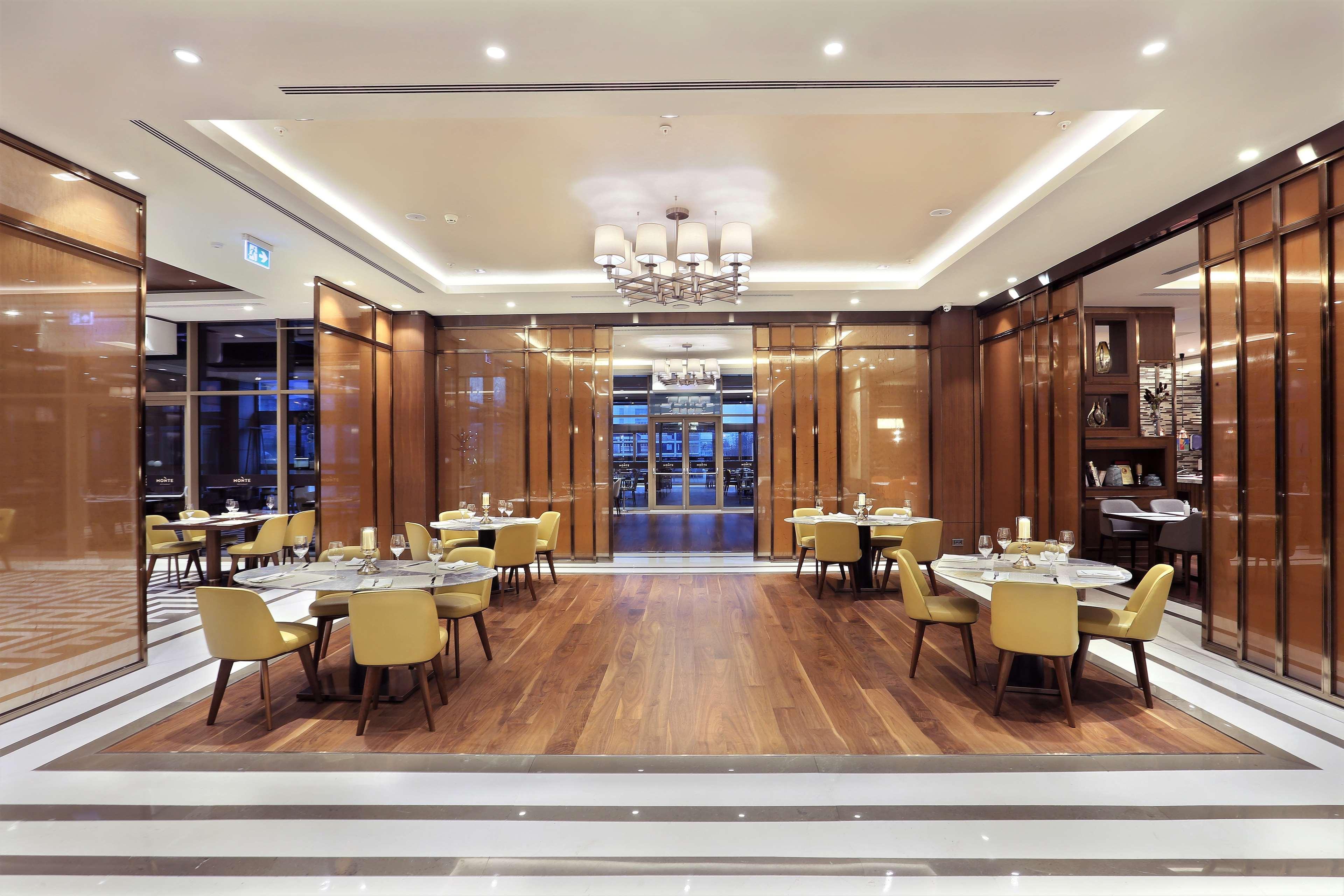 Doubletree By Hilton Skopje Hotel Luaran gambar The restaurant