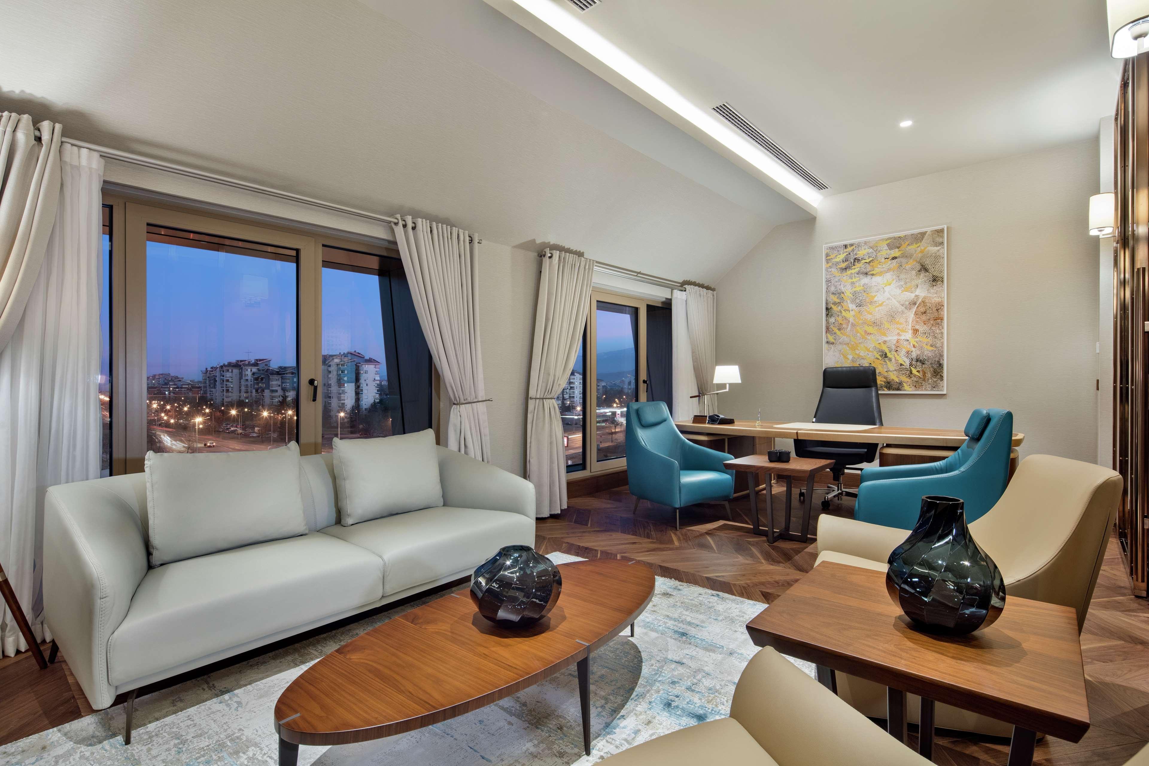 Doubletree By Hilton Skopje Hotel Luaran gambar Office of the Prime Minister