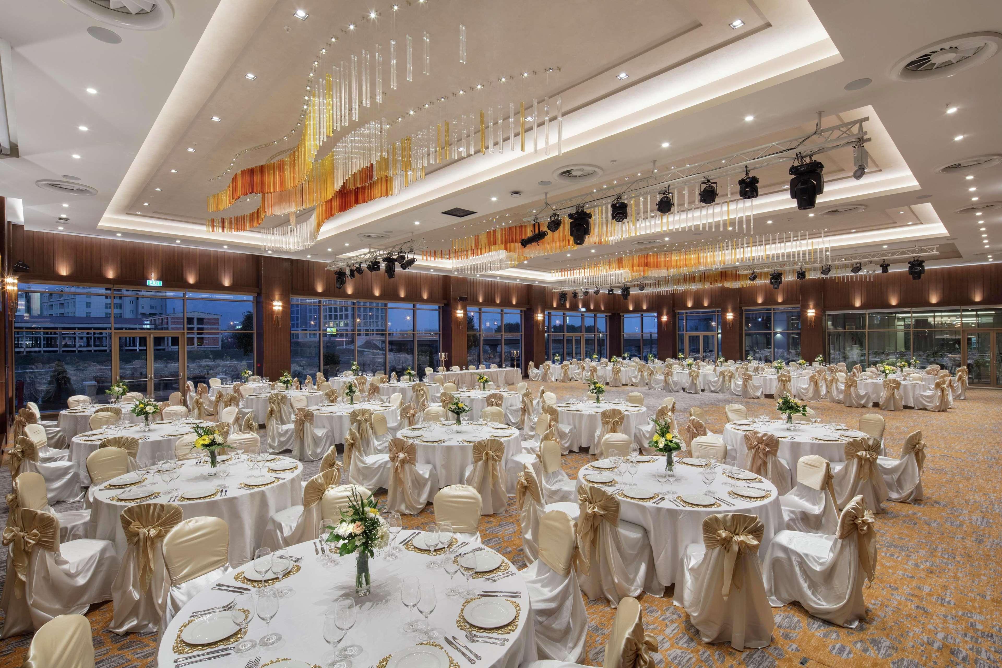 Doubletree By Hilton Skopje Hotel Luaran gambar The ballroom