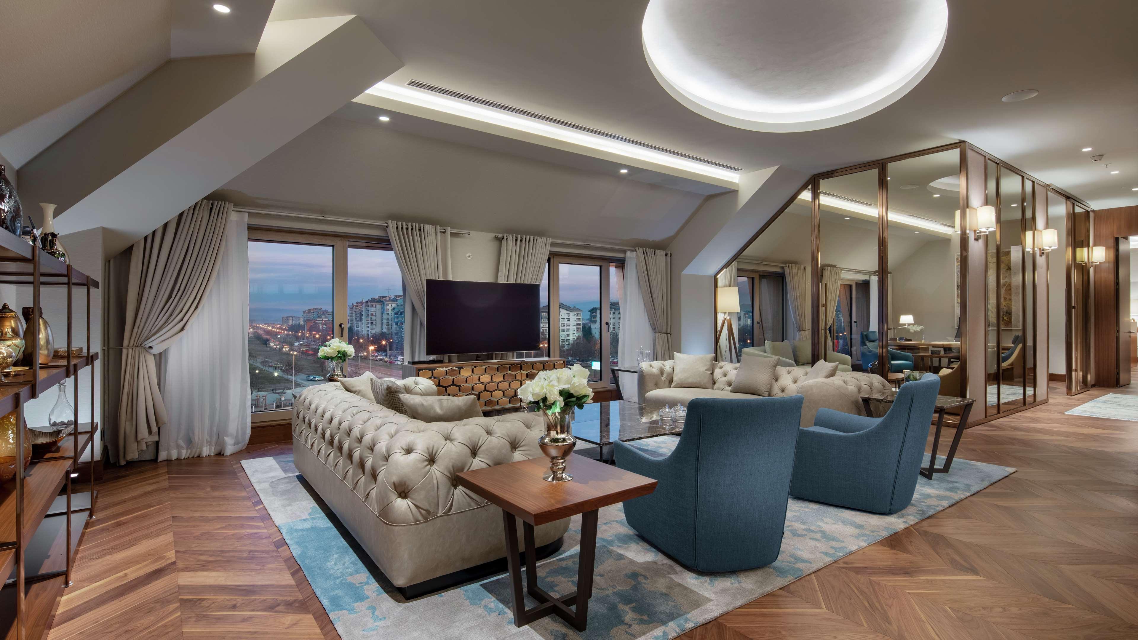 Doubletree By Hilton Skopje Hotel Luaran gambar The living room of a suite at the hotel