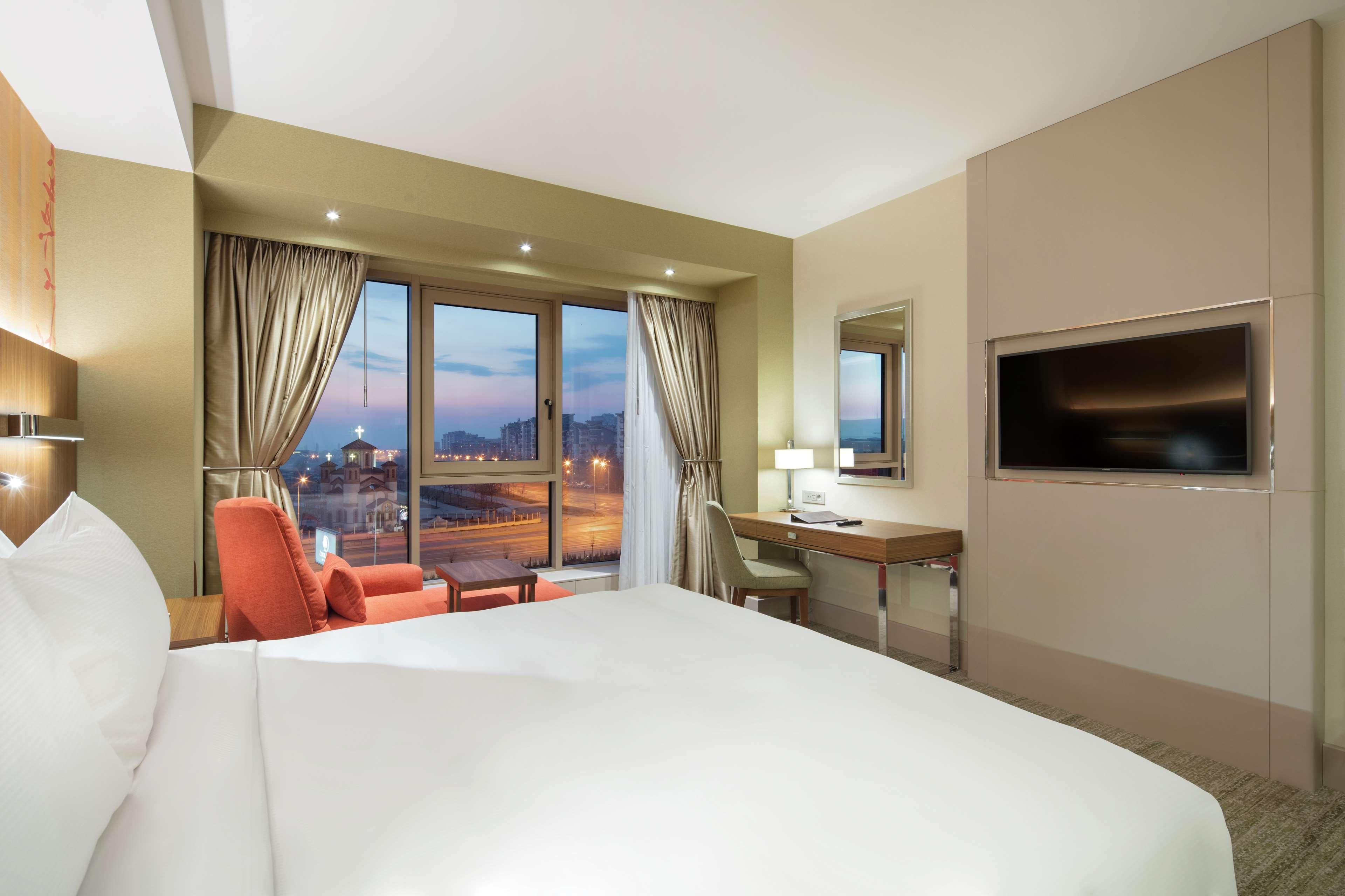 Doubletree By Hilton Skopje Hotel Luaran gambar Deluxe Room