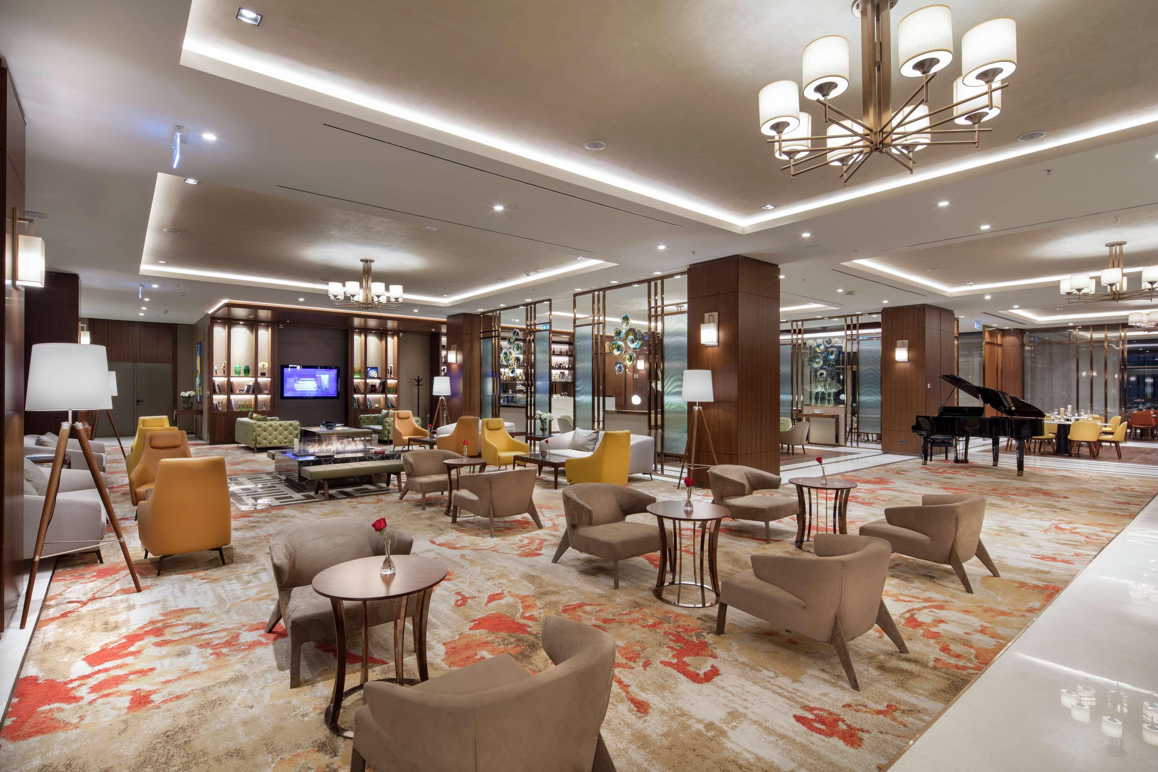 Doubletree By Hilton Skopje Hotel Luaran gambar The lobby of the hotel