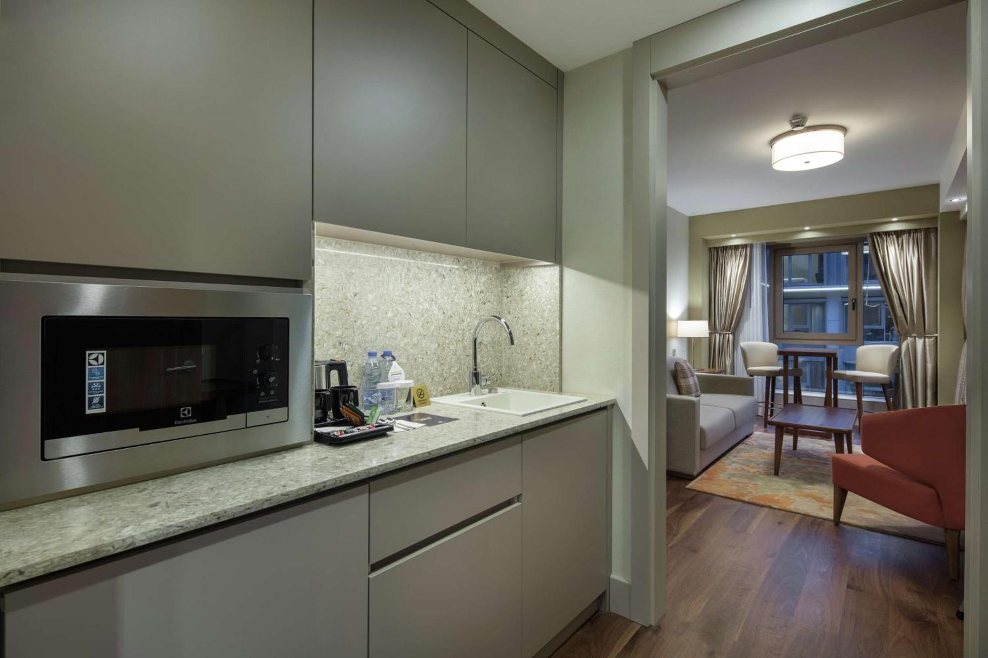 Doubletree By Hilton Skopje Hotel Luaran gambar Kitchenette