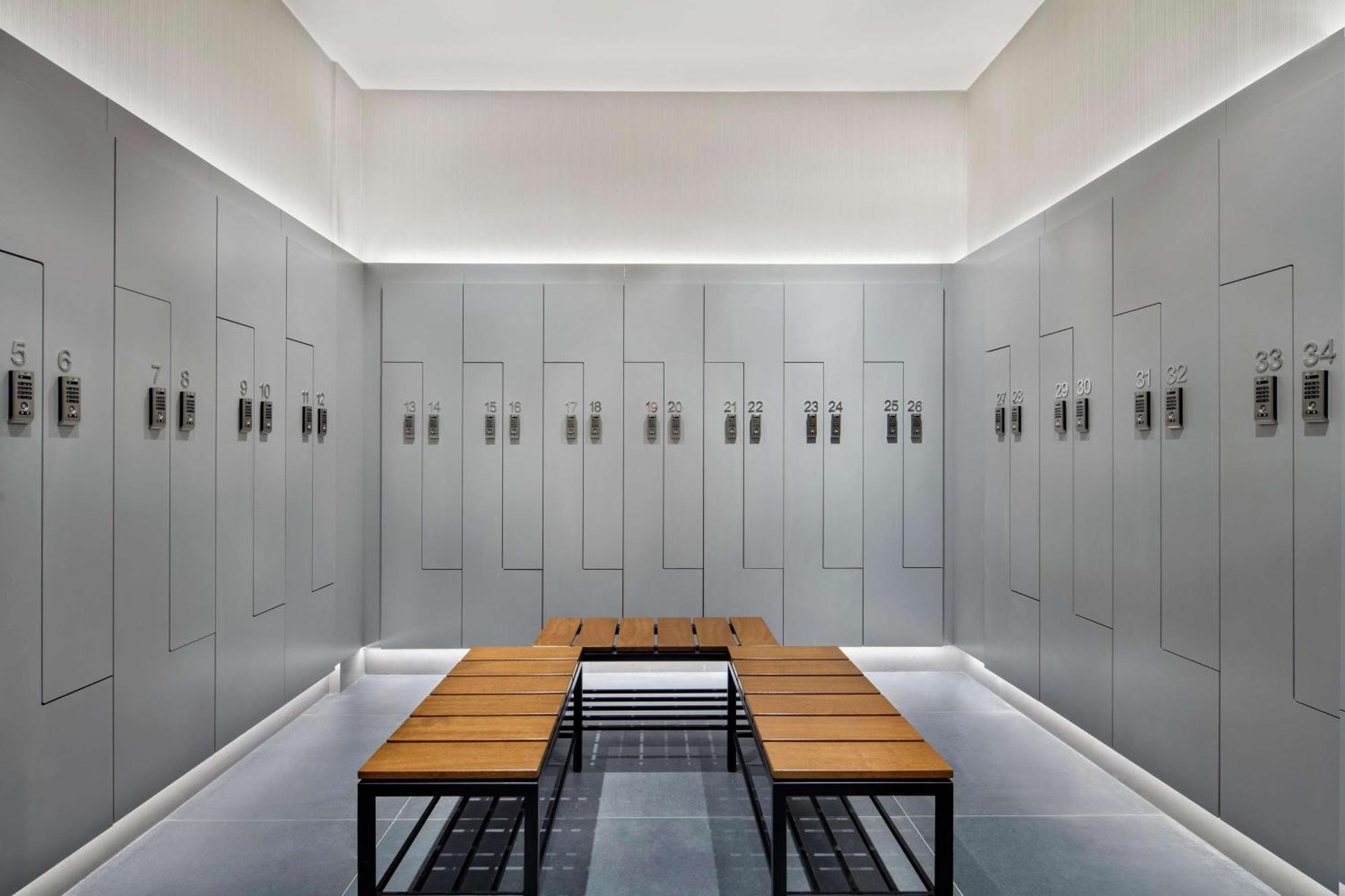 Doubletree By Hilton Skopje Hotel Luaran gambar Locker room