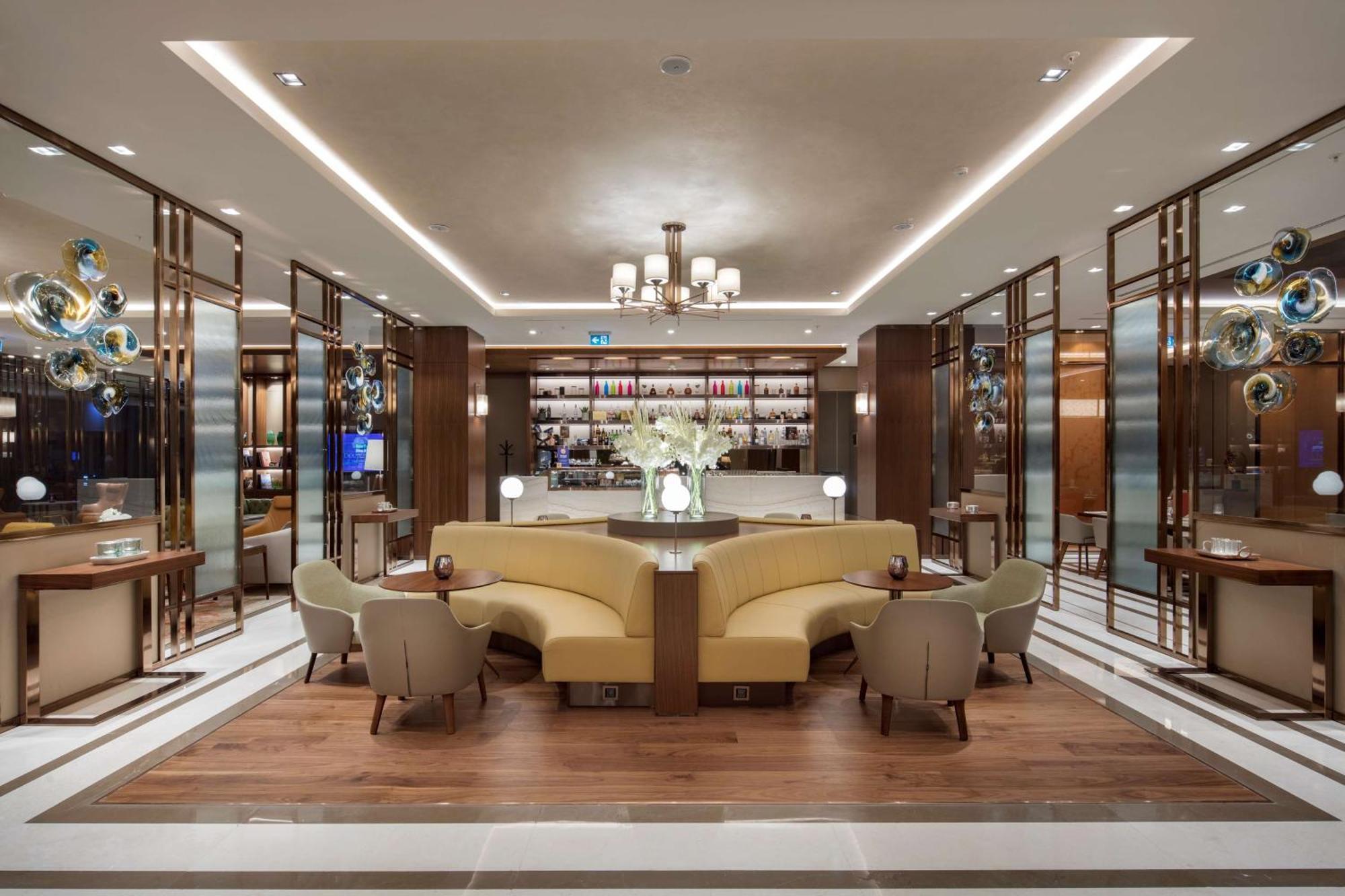 Doubletree By Hilton Skopje Hotel Luaran gambar The lounge at Changi Airport