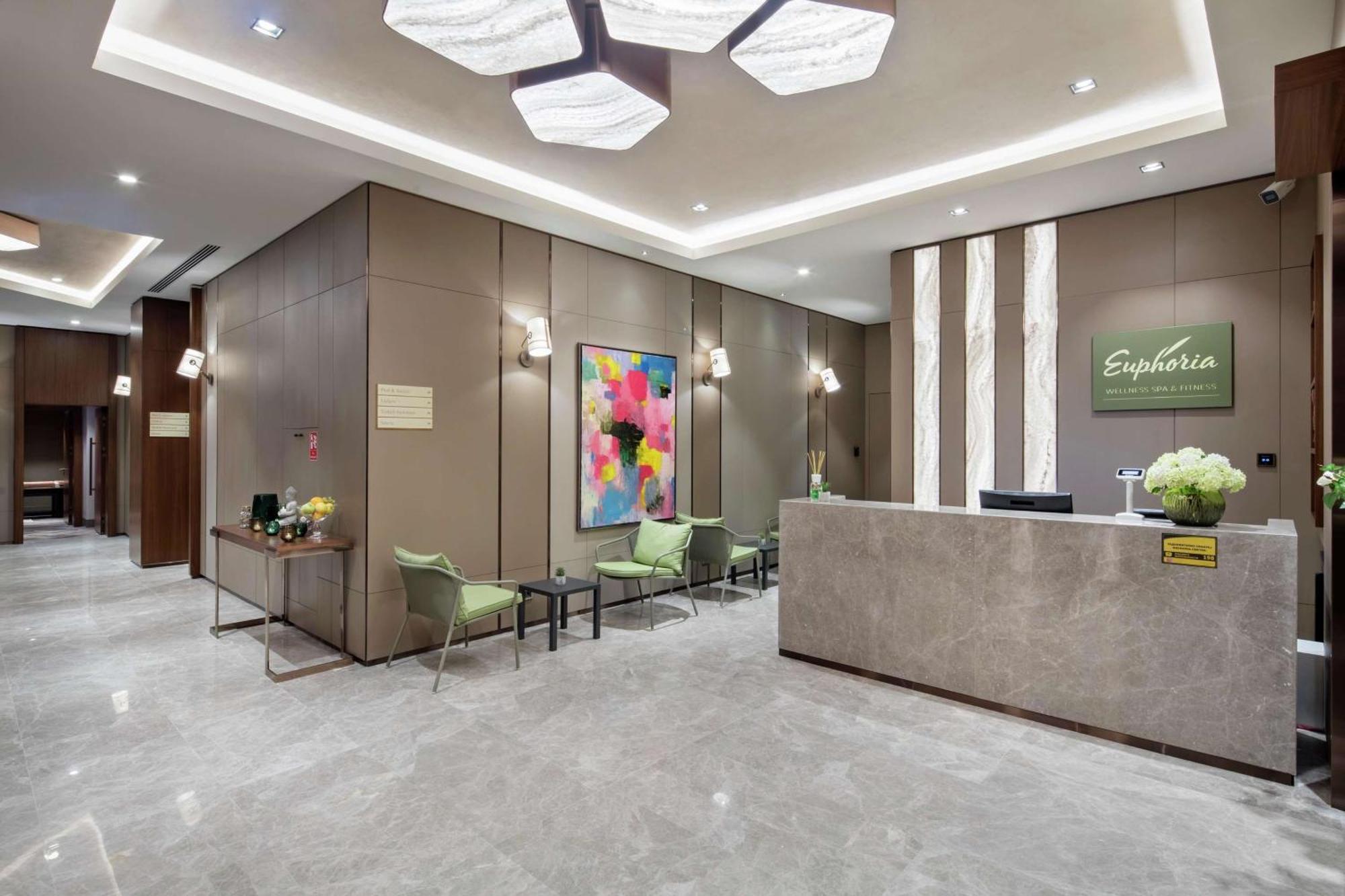 Doubletree By Hilton Skopje Hotel Luaran gambar Reception
