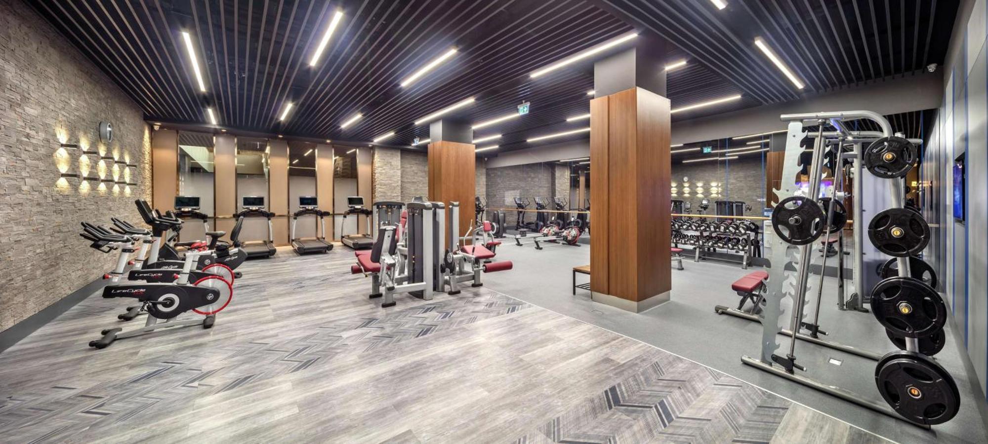 Doubletree By Hilton Skopje Hotel Luaran gambar The gym at the Ritz-Carlton, DIFC