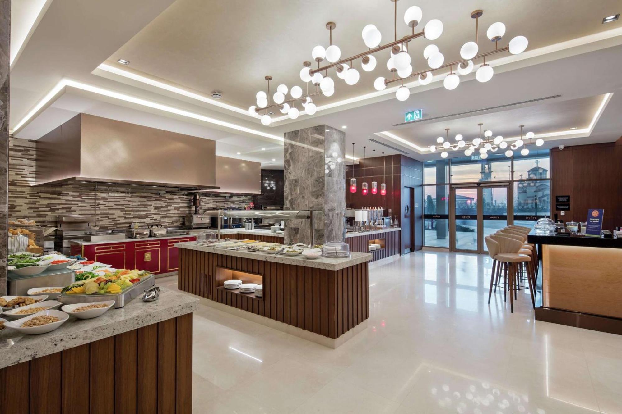 Doubletree By Hilton Skopje Hotel Luaran gambar The Kitchen Table