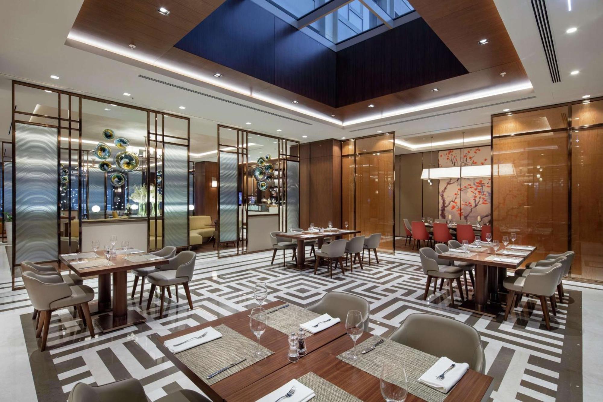 Doubletree By Hilton Skopje Hotel Luaran gambar The restaurant