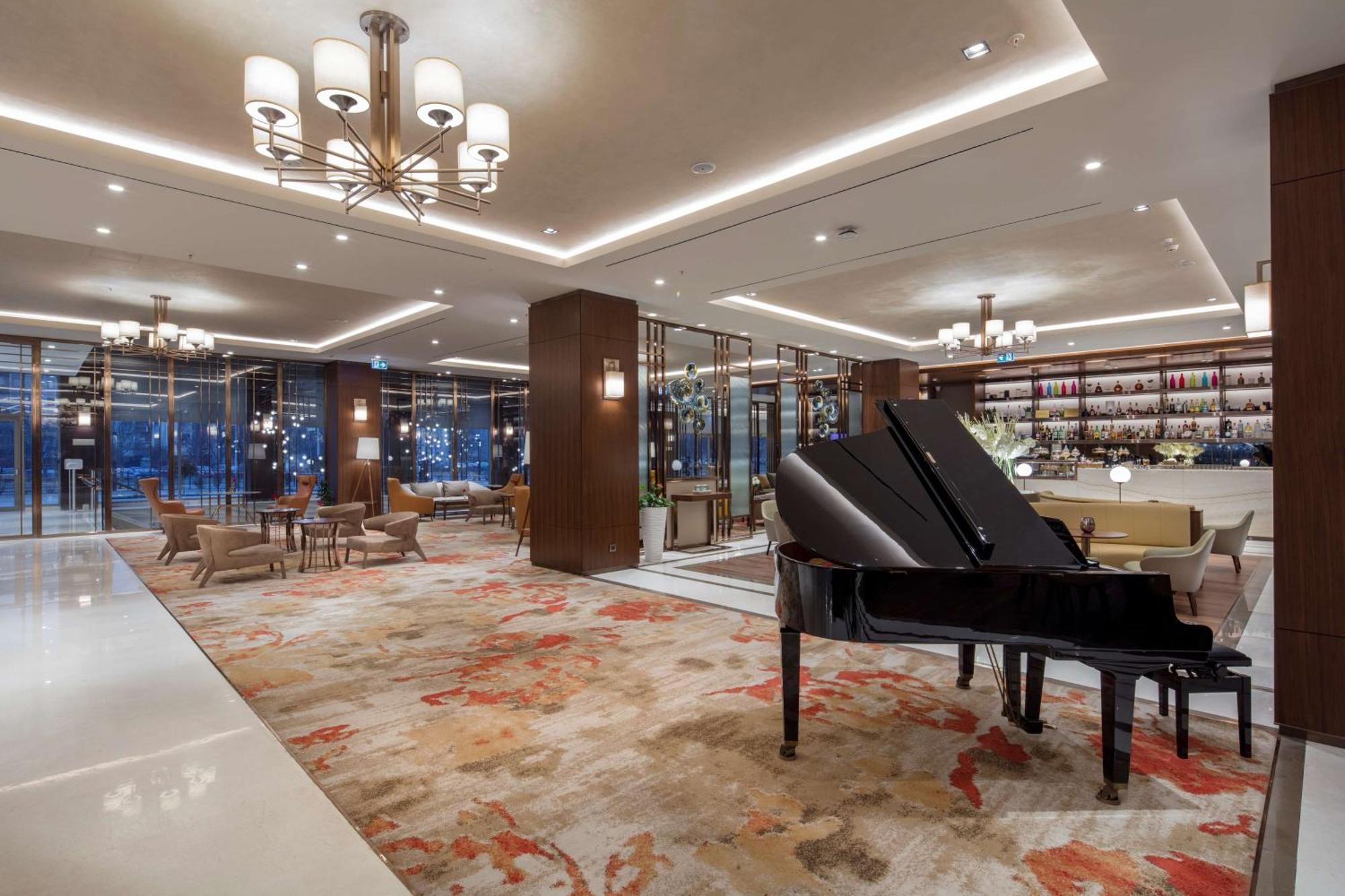 Doubletree By Hilton Skopje Hotel Luaran gambar The Lounge at the airport