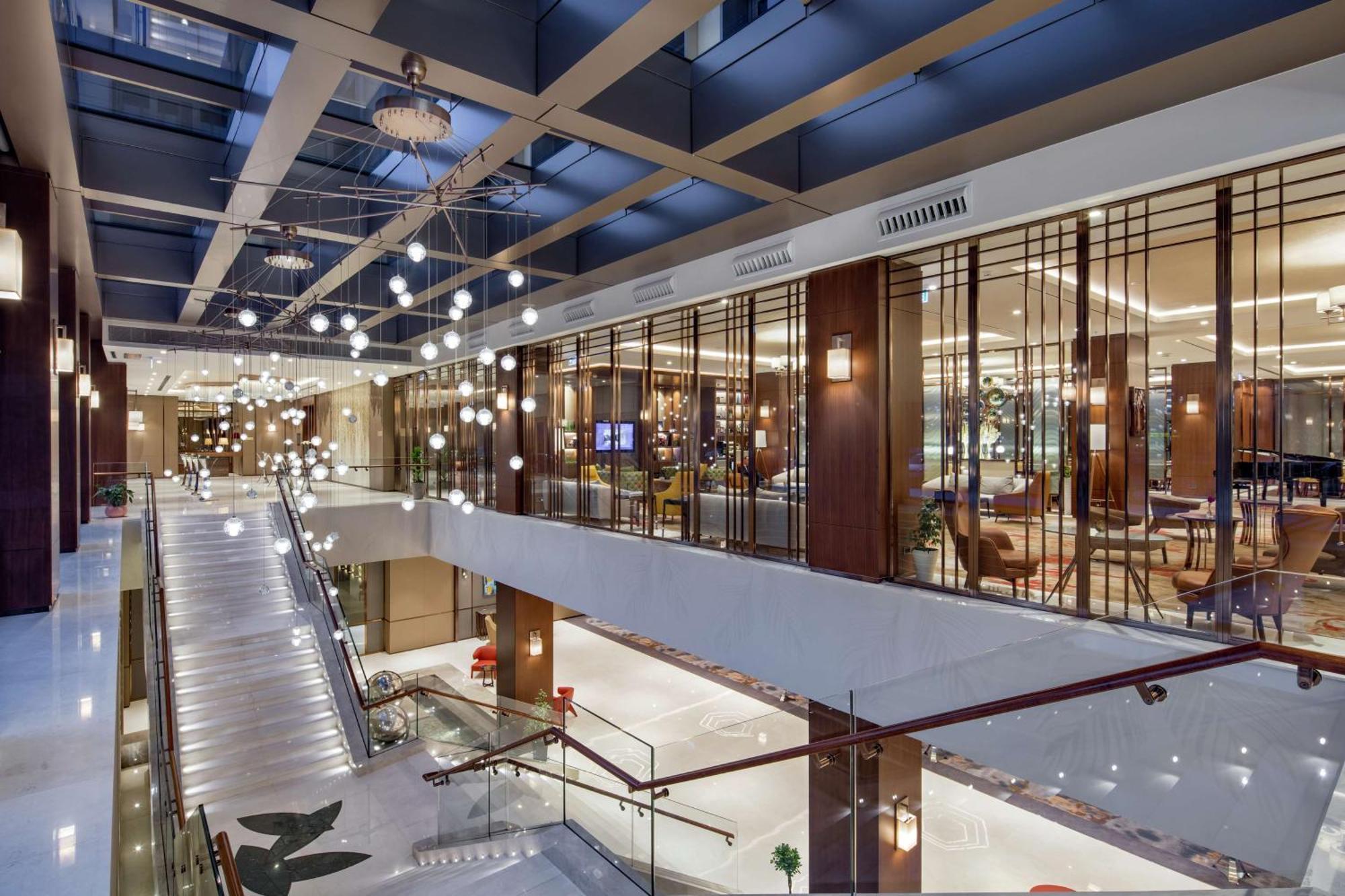 Doubletree By Hilton Skopje Hotel Luaran gambar The interior of the hotel